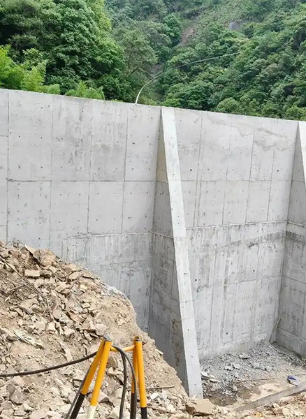 安庆潜山重力式挡土墙